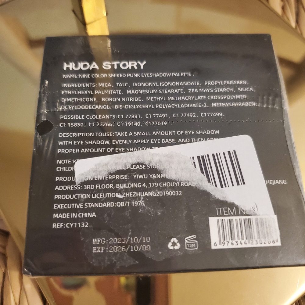 HUDA STORY Nine Color Smiked Eyeshadow Palette - Picture 4 of 6